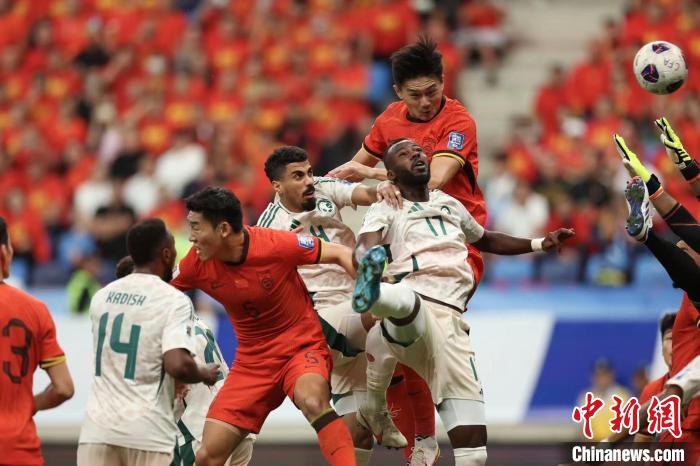 中国男足主场1-2不敌沙特，遭遇18强赛两连败