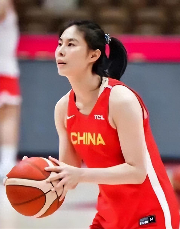 王思雨锁定胜局隋菲菲传承中国女篮精神