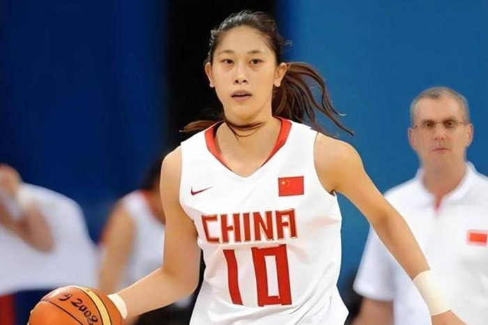 王思雨锁定胜局隋菲菲传承中国女篮精神