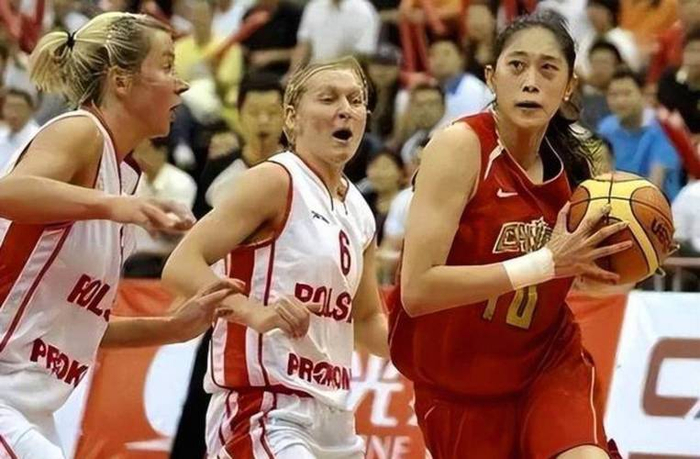 王思雨锁定胜局隋菲菲传承中国女篮精神