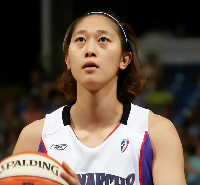 王思雨锁定胜局隋菲菲传承中国女篮精神