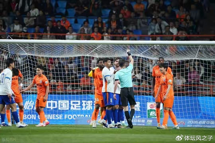谢文能红牌致山东泰山惨败 0-4失利引争议判罚