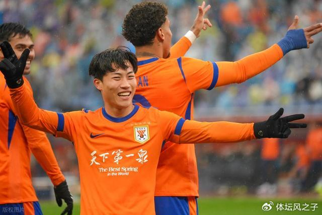 谢文能红牌致山东泰山惨败 0-4失利引争议判罚