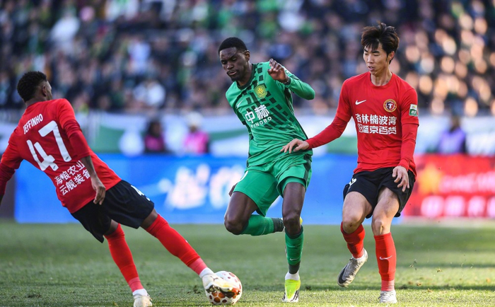 中超扣分政策下升班马三连胜领跑积分榜