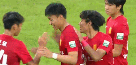 中超扣分政策下升班马三连胜领跑积分榜