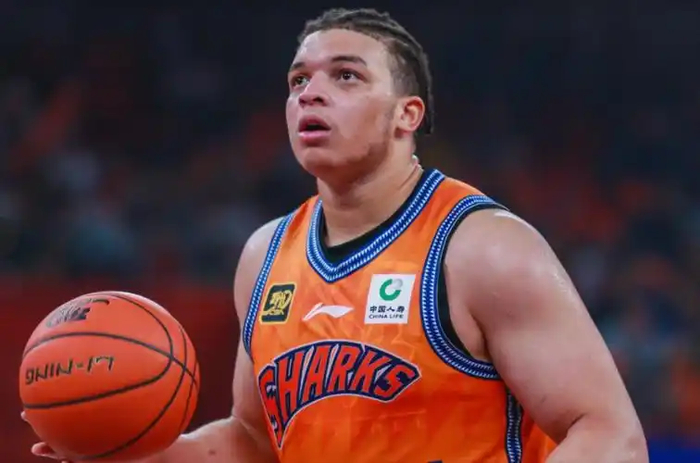 洛夫顿伤病影响季后赛前景 上海男篮阵容面临挑