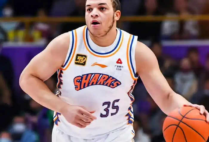 洛夫顿伤病影响季后赛前景 上海男篮阵容面临挑